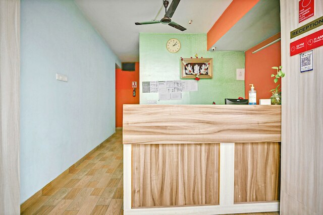 OYO 15392 スリ サイ グル コンフォーツ