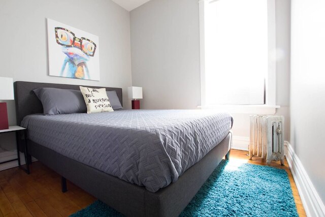 リンカーン パークにある伝統的な魅力あふれるアパート - ベッドルーム 3 室、電車駅まですぐ