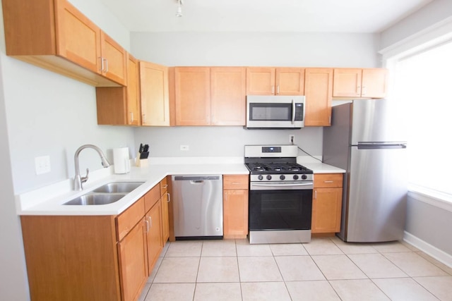 リンカーン パークにある伝統的な魅力あふれるアパート - ベッドルーム 3 室、電車駅まですぐ