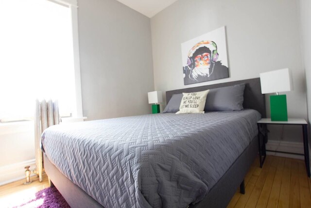 リンカーン パークにある伝統的な魅力あふれるアパート - ベッドルーム 3 室、電車駅まですぐ