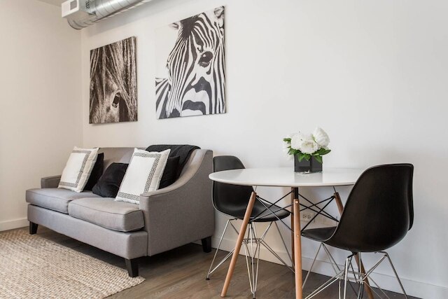 ブラック ウォルナット - モダン 1 ベッドルーム イン ダウンタウン