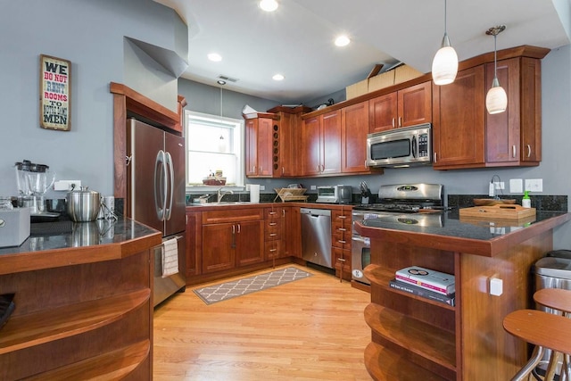 スペーシャス スプリット レベル アパートメント - グレート フォー グループス