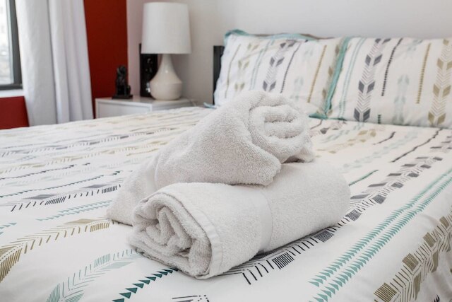 シカモア サンセット - モダン 1ベッドルー イン ダウンタウン