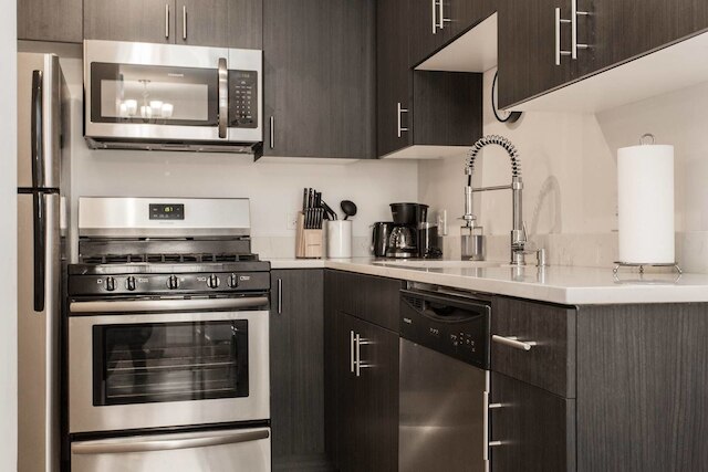 シカモア サンセット - モダン 1ベッドルー イン ダウンタウン