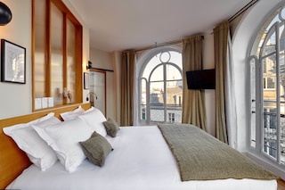 ティナ パリ - ローミュール モントーゲイユ