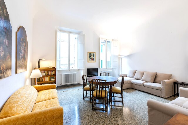 ヴィア グエルファ - アンピオ アパルタメント