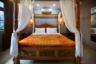 ベイショア ヴィラ サヌール