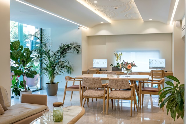 ニッチ ホテル アテネ