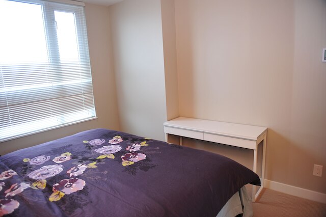 ブランニュー 1 ベッドルーム 1 デン コンド イン バンクーバー