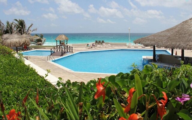 ビーチの近くのモダンなアパートメント