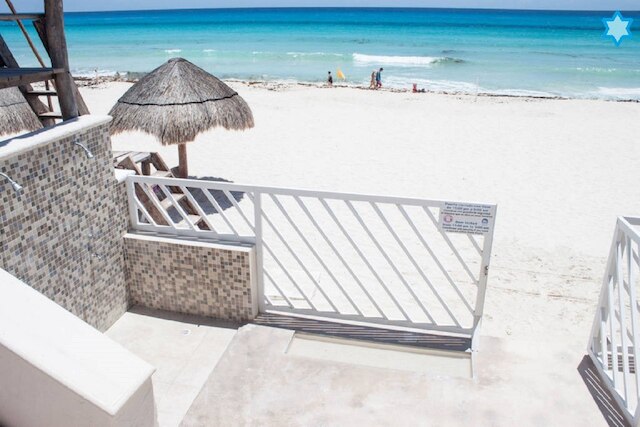 ビーチの近くのモダンなアパートメント