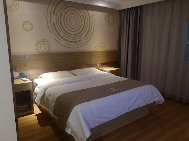 グリーンツリー イン シーアン シンチョン ディストリクト レールウェイ ステーション ウーコウ メトロ ステーション ホテル