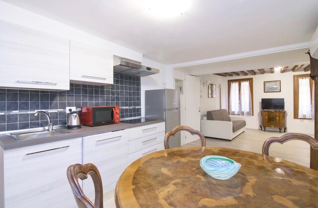 カ アルベルト アパートメンツ 1