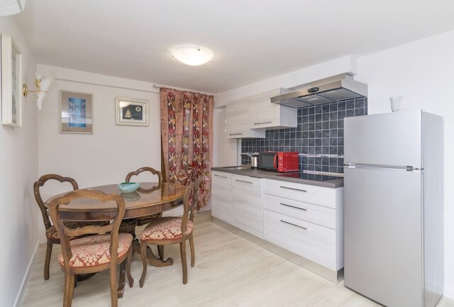 カ アルベルト アパートメンツ 1