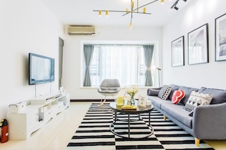 ローカルズ ブティック アパートメント フアファ プラザ 15 (路客精品民宿 - 珠海華發商都十五號店)