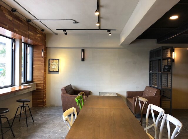 ザ アップステアズ