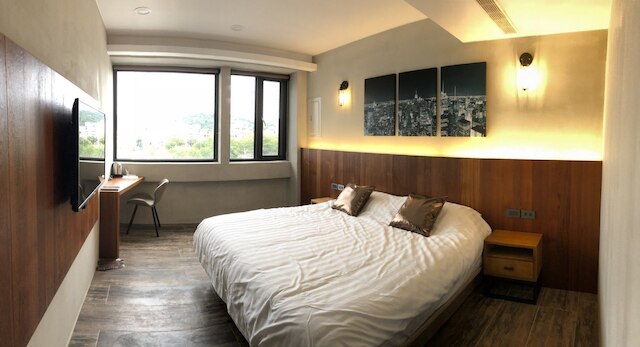 ザ アップステアズ