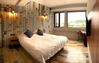 ザ アップステアズ