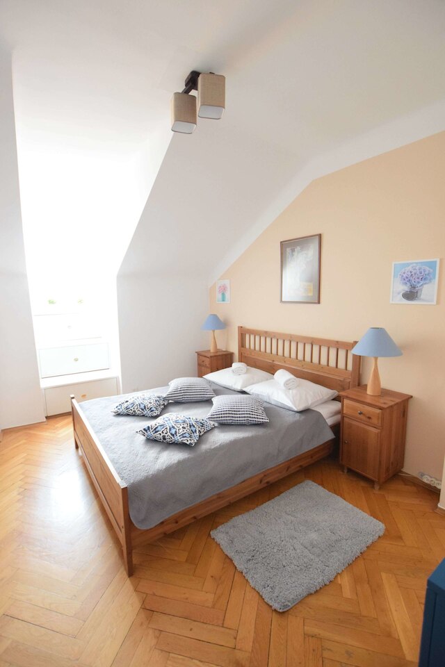 エレガント アパートメント マーケット スクエア