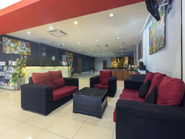 スーパー OYO 761 シティ ホテル