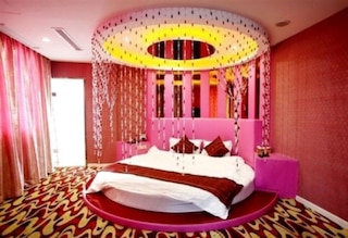 オウシャン フォンチン ホテル (临安欧尚风情酒店)