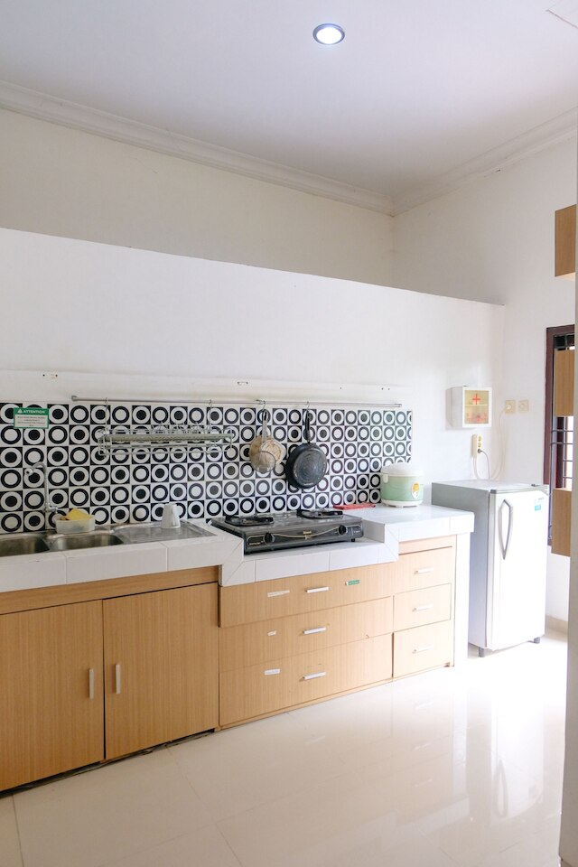 ホームステイ・サウィットサリ デカット・ハルトノ・モール そして UGM by Simply Homy