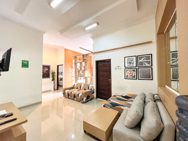 ホームステイ・サウィットサリ デカット・ハルトノ・モール そして UGM by Simply Homy