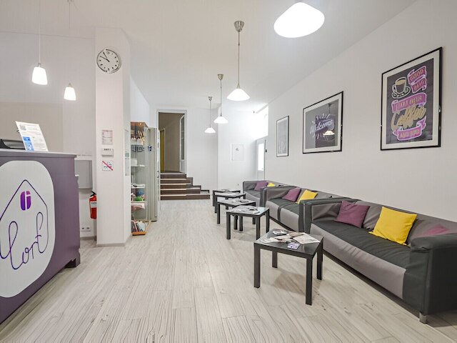 ローフ ホステル & コーヒー