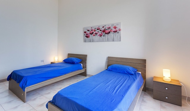 スペーシャス シーフロント アパートメント ウィズ スタニング ビューズ