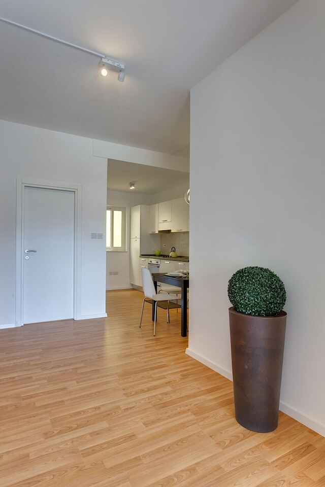 モダン アパートメント ウィズ スタニング シービューズ