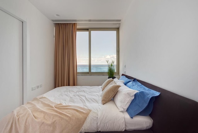 ティニエ ポイントにある素晴らしいアパート、プールあり