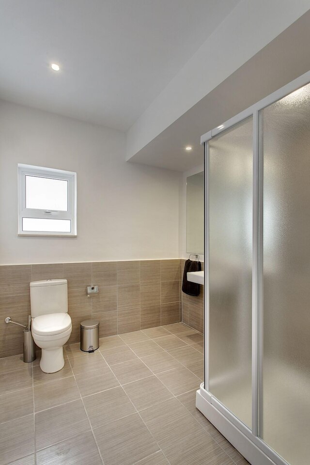 モダン アパートメント ウィズ スタニング シービューズ