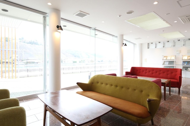 アマクササンタカミングホテル