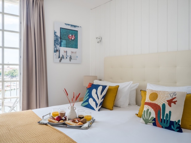 オテル ラ トゥール ドュ ネル ラ ロシェル ヴュー ポール