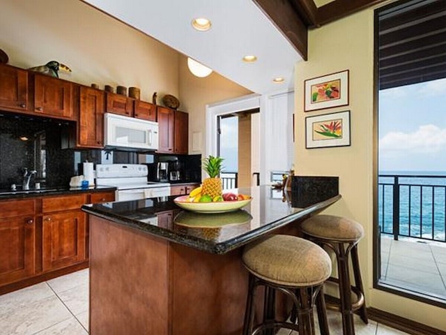 コナ マカイ 1-301