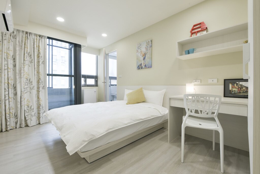 イーツォン ステイケイ