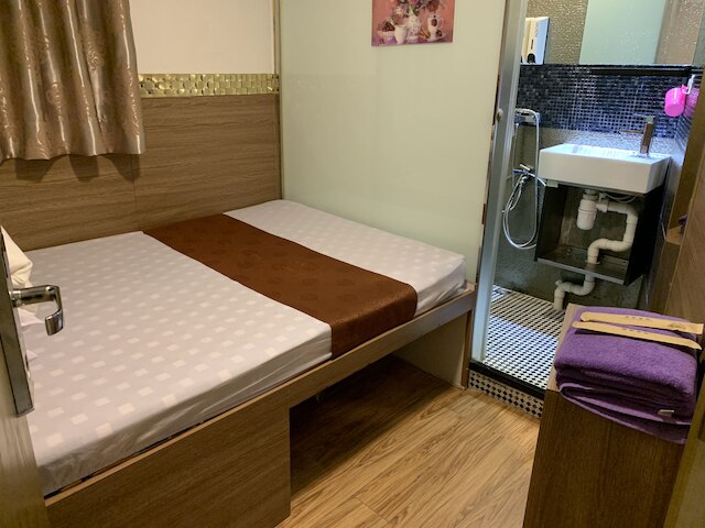 ラッキー ゲスト ハウス