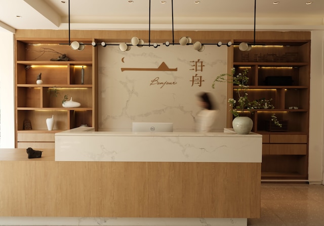 桂林 ボンジュール ブティック ホテル (泊舟民宿)