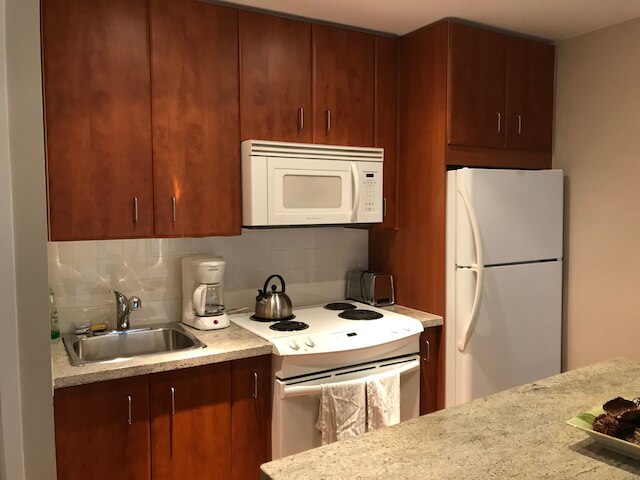 アトラス スイーツ オン ヤング & ブロア