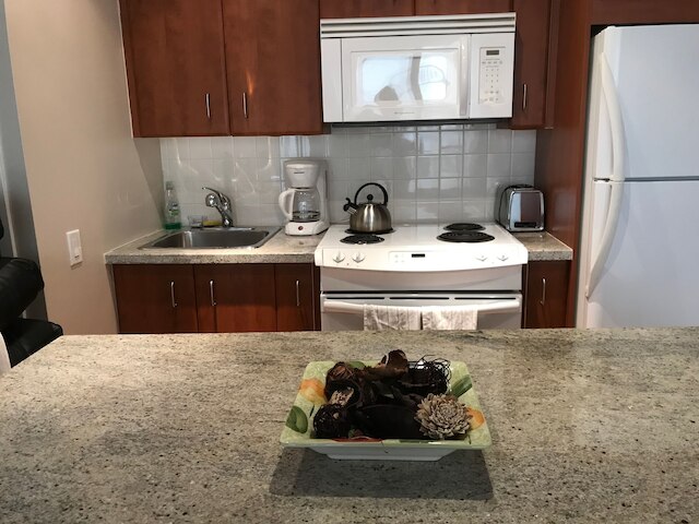 アトラス スイーツ オン ヤング & ブロア