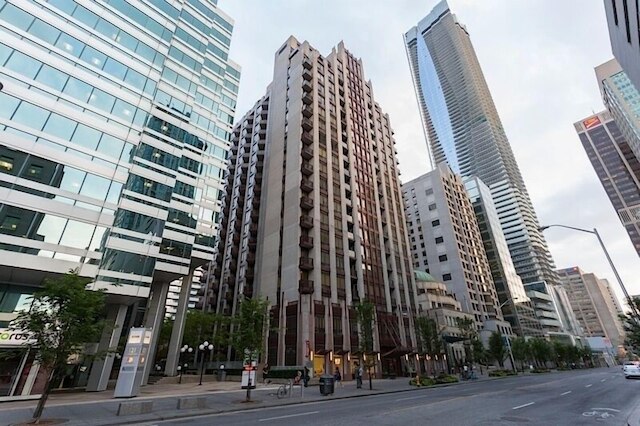 アトラス スイーツ オン ヤング & ブロア