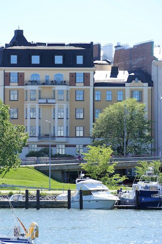 クルナ バイ ザ シー