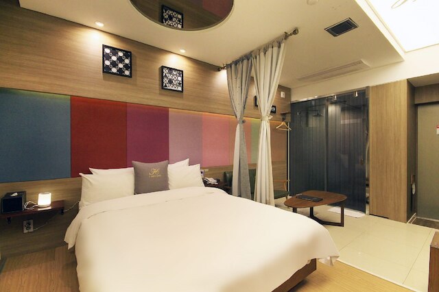 H ドライブ ホテル