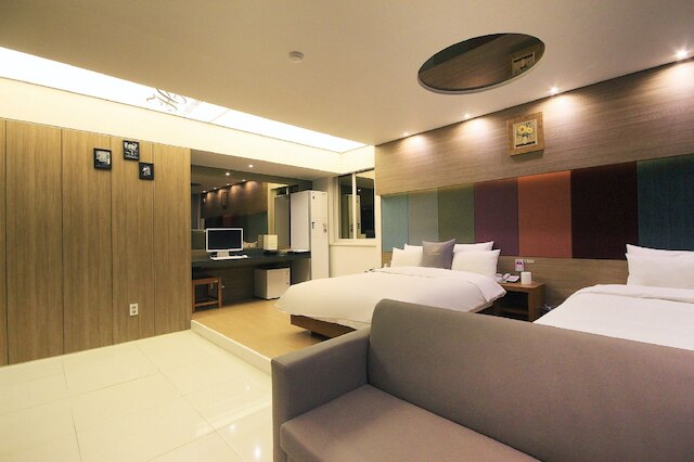 H ドライブ ホテル