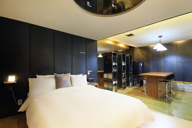 H ドライブ ホテル