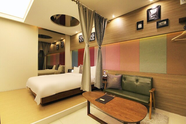 H ドライブ ホテル