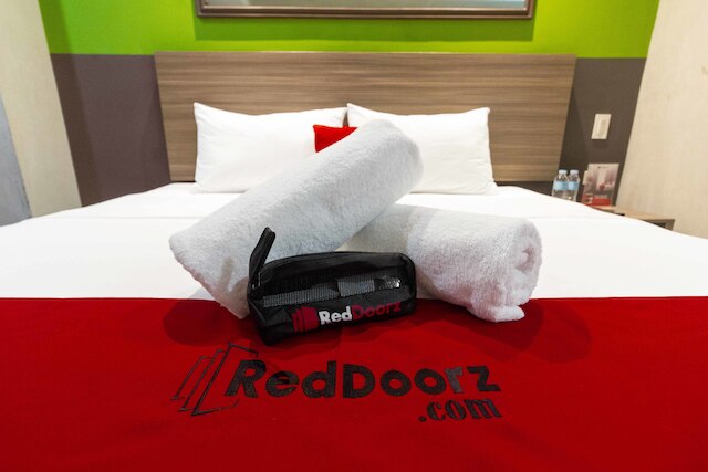 レッドドアーズ プラス アット ジョーンズ アベニュー セブ