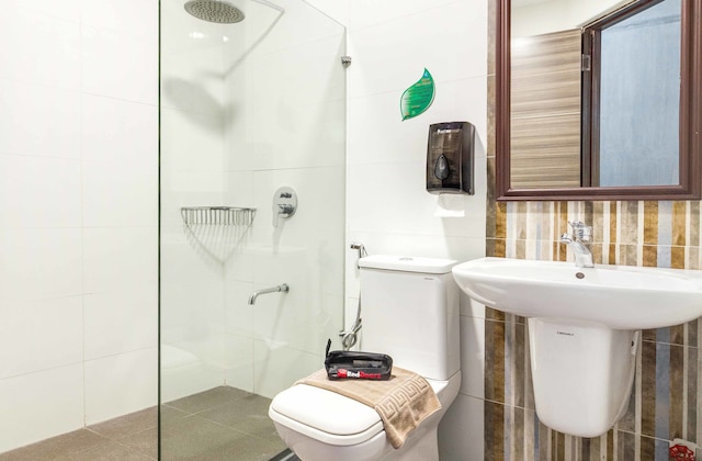 レッドドアーズ プラス アット ジョーンズ アベニュー セブ