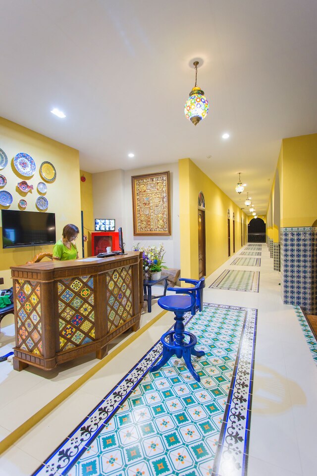 ラ レイナ マロク ホテル