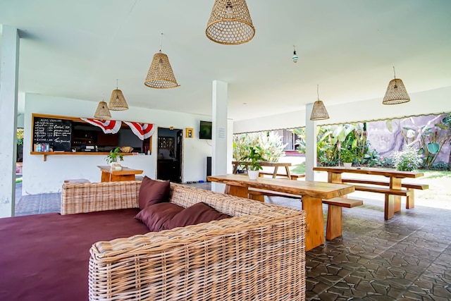 アグン ウィウィン ホームステイ